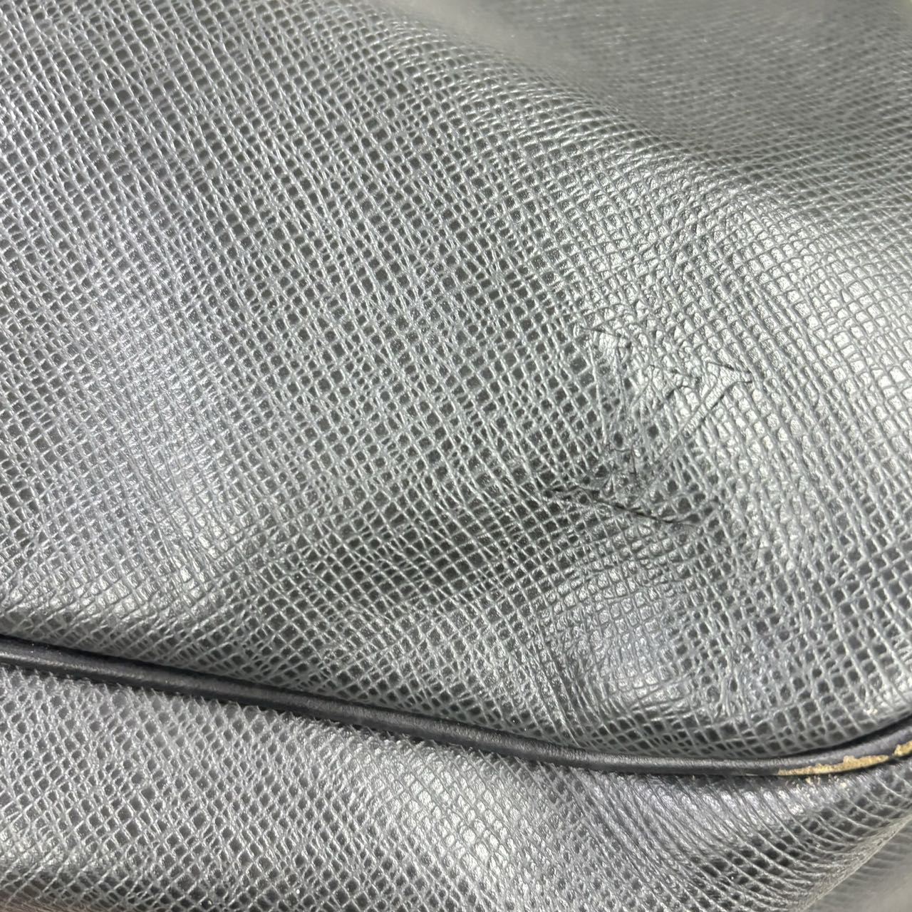LOUIS VUITTON Kendall Taiga GM