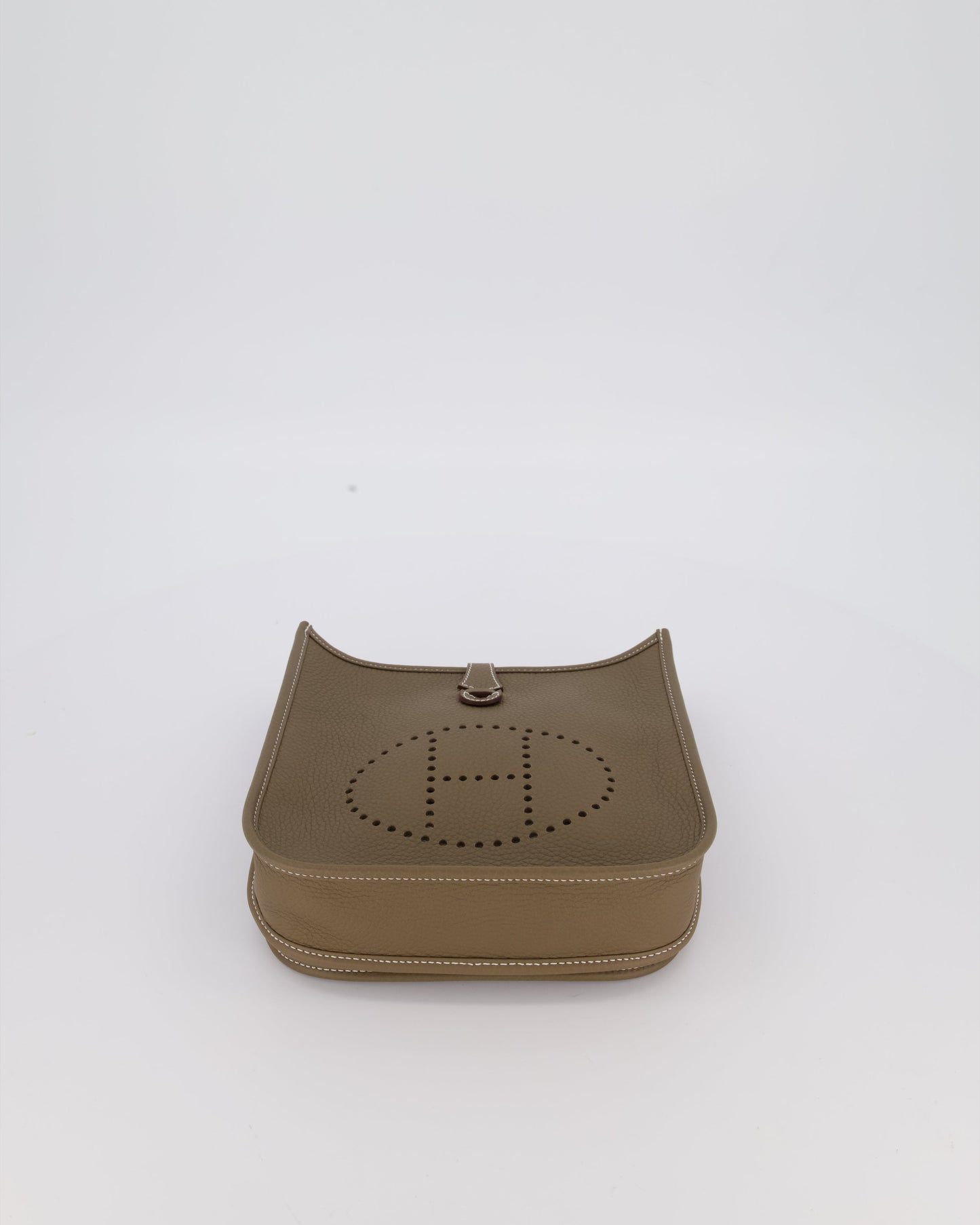 *HOT & RARE* Hermes Evelyne III 23 Bag in Etoupe Taurillon Clemence Leather with Gold Hardware
