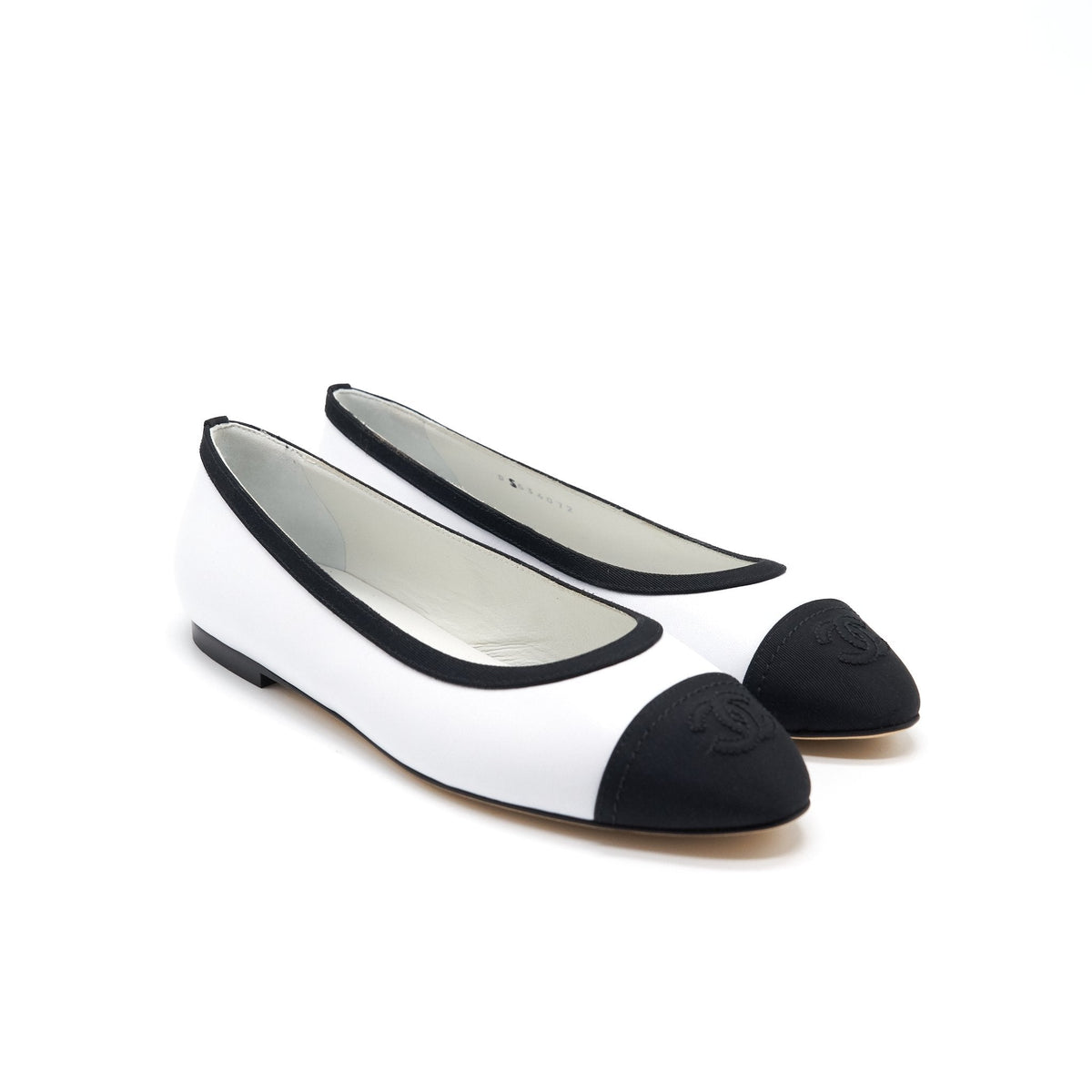 Chanel Flats Black / White Size 36.5 Handbag
