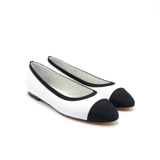 Chanel Flats Black / White Size 36.5 Handbag