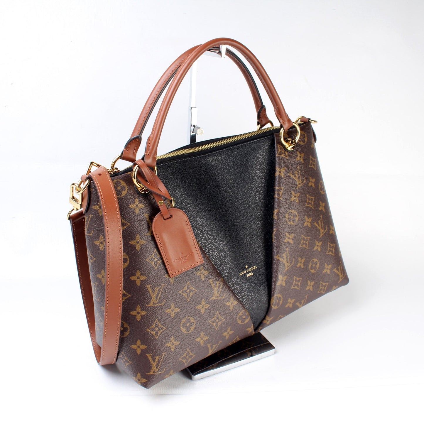 Louis Vuitton V Tote MM Monogram
