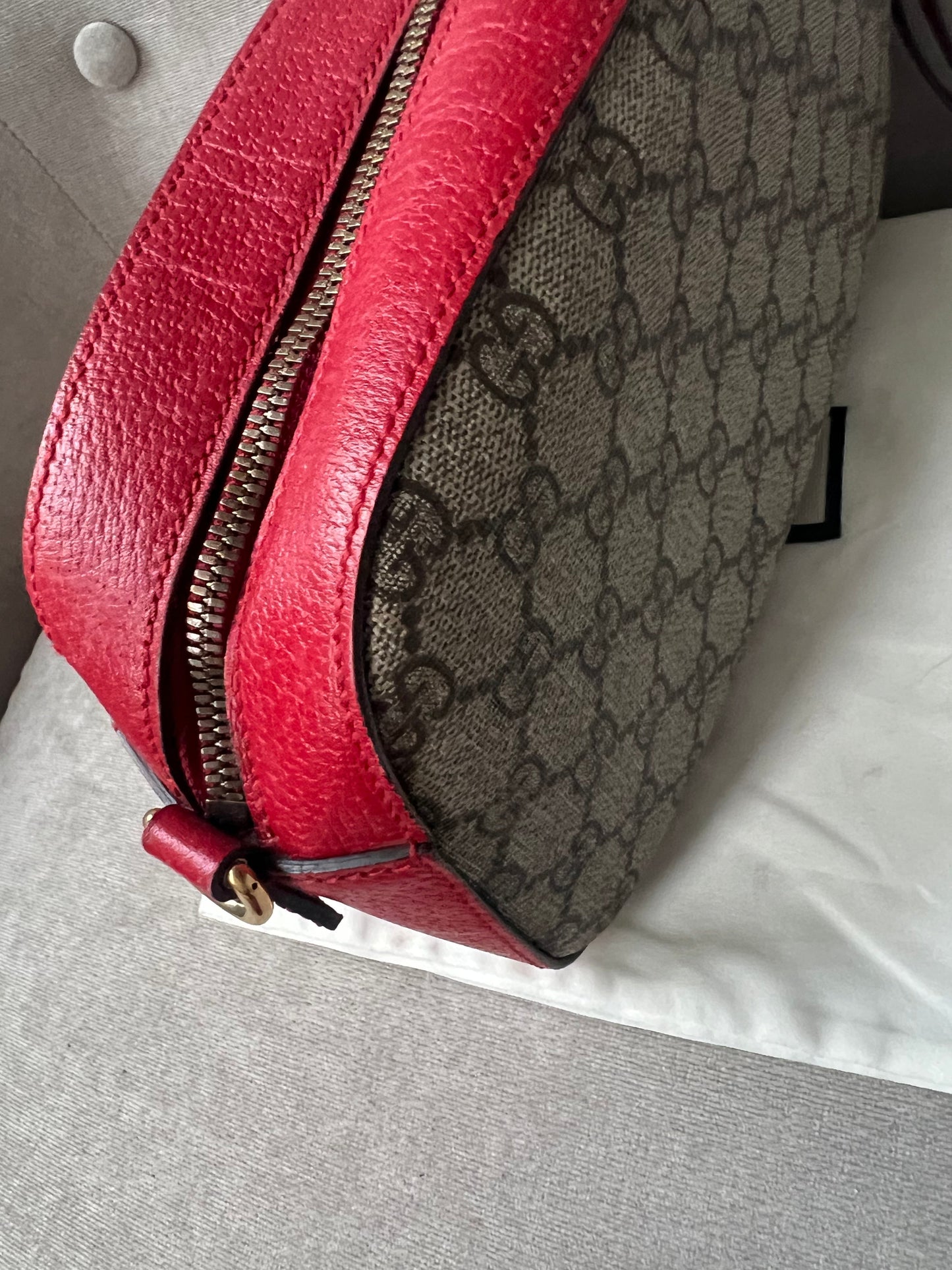 Gucci Neo  GG Supreme Messenger Bag (RRP £1060)