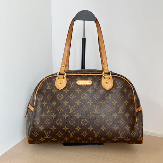LOUIS VUITTONShoulder Bag