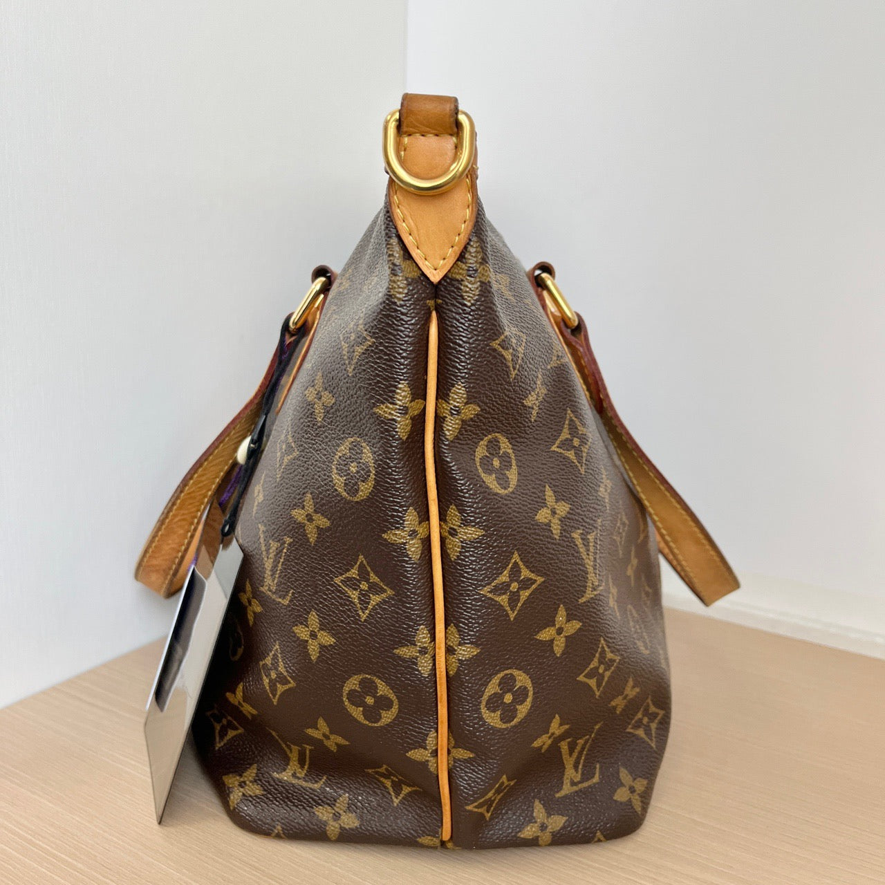 LOUIS VUITTONShoulder Bag