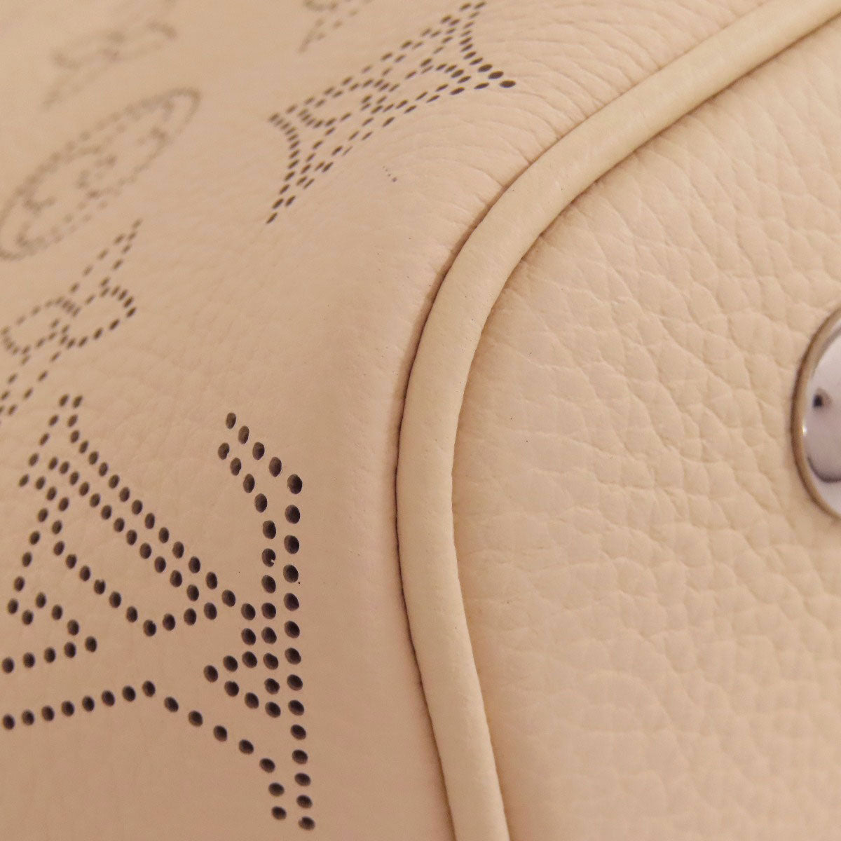 LOUIS VUITTON Handbag M21909 Mahina leather beige Blossom PM Women