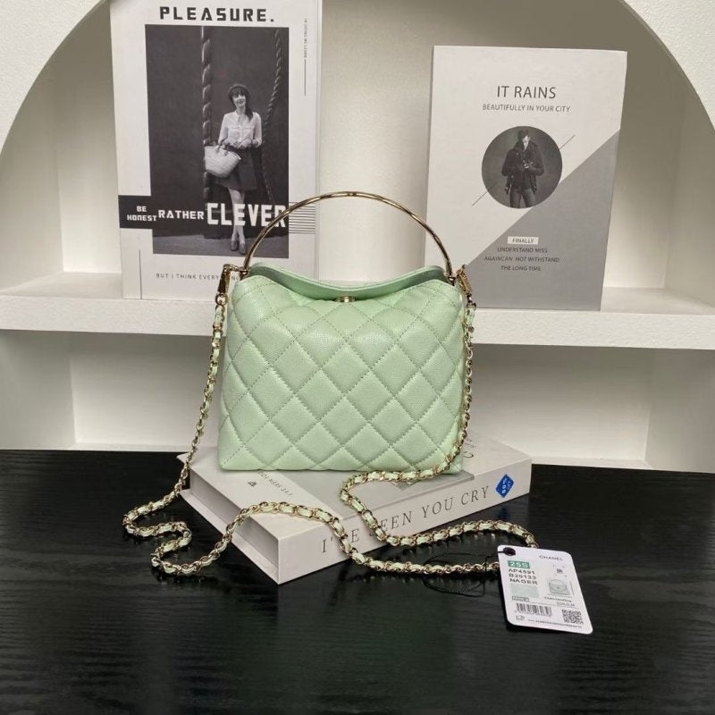 Chanel Coco crush Handle Bag BG0525101
