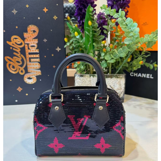LOUIS VUITTON Bandouliere 18