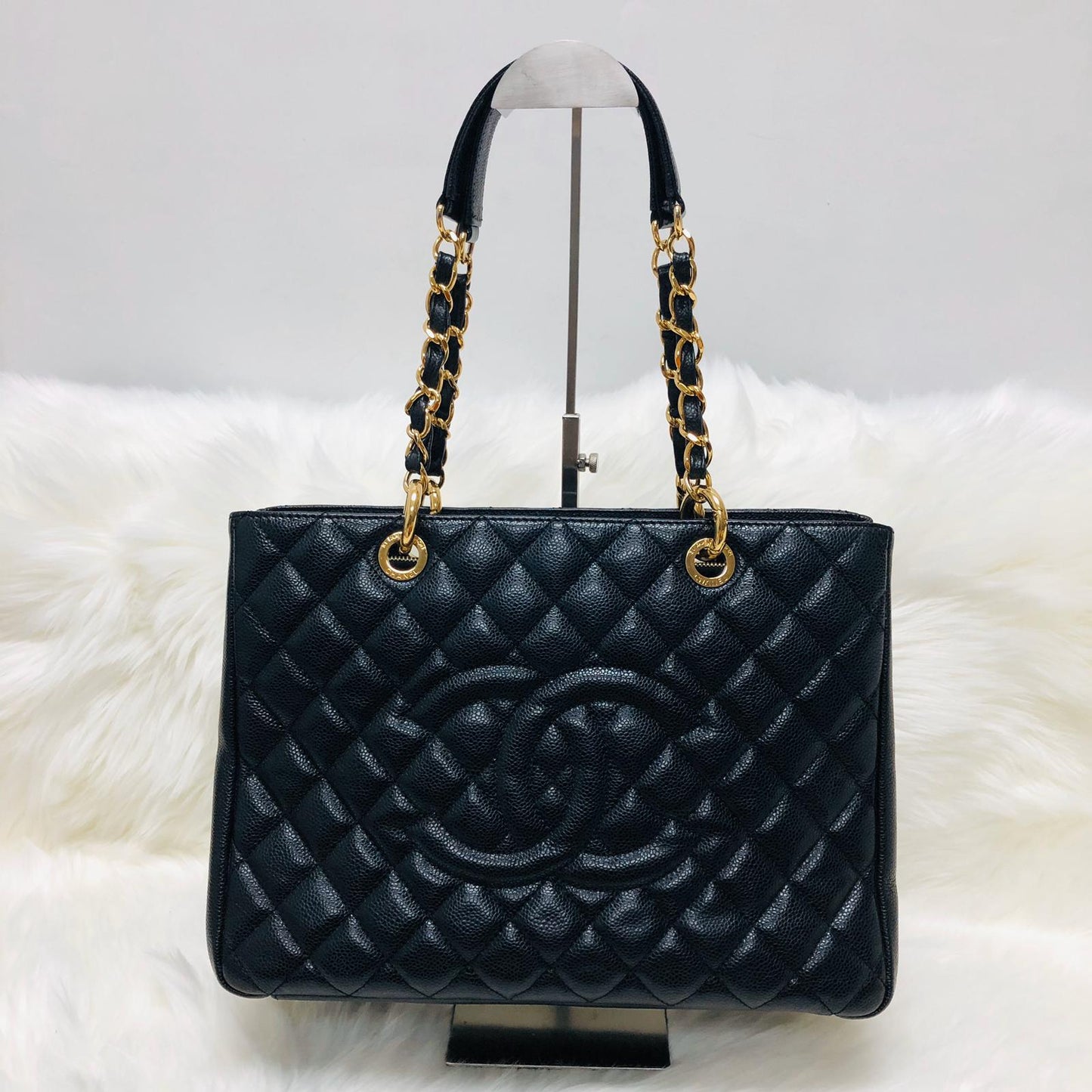 Chanel Black Caviar GST Leather Grand Shopping Tote in Black