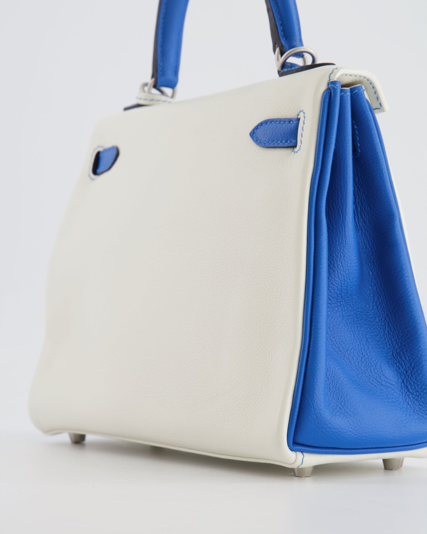 Hermes HSS Kelly 25 Retourne Bag in White and Bleu Mykonos Evercolor Leather with Contrast Stitching and Brushed Palladium Hardware