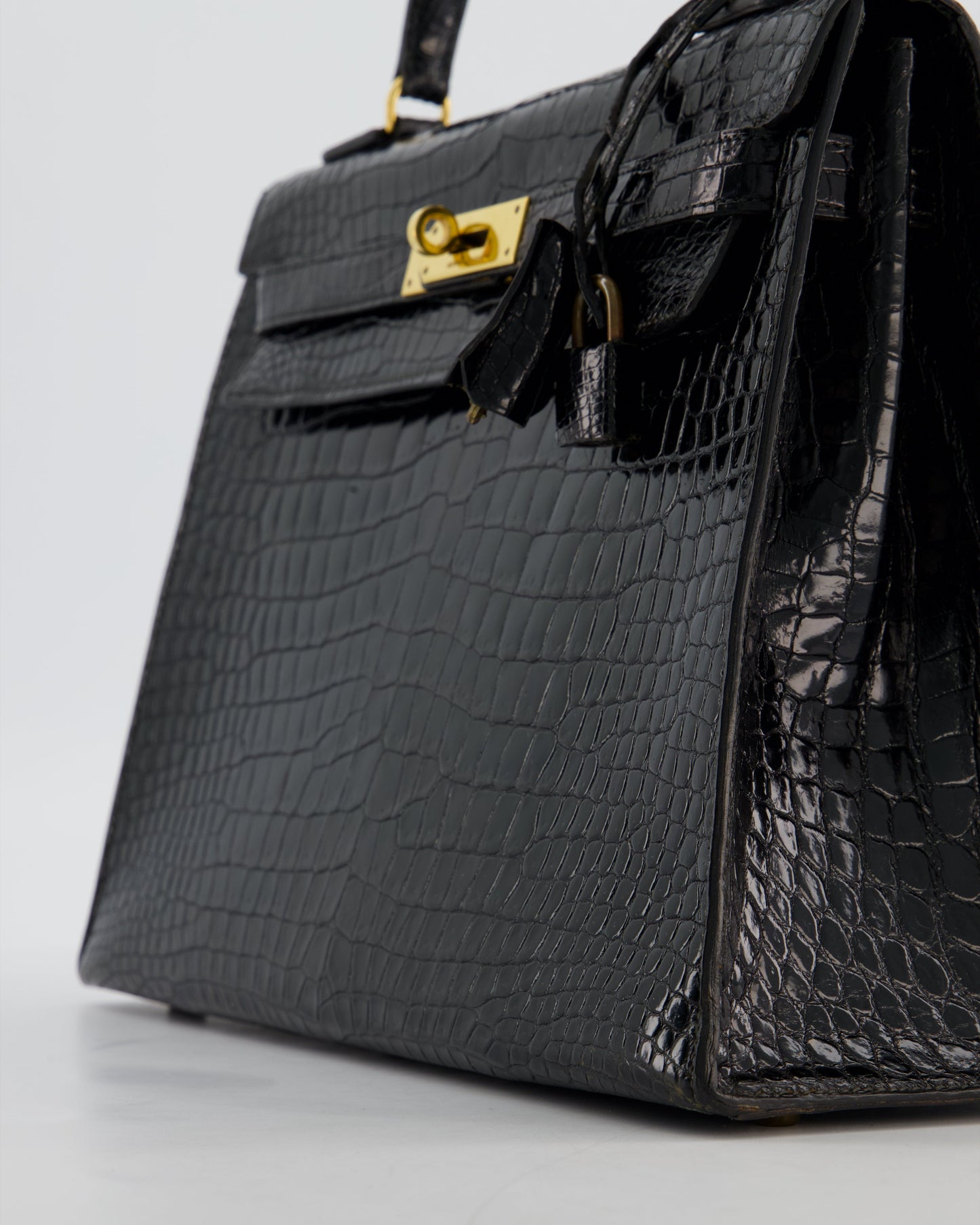 *HOT* Hermes Vintage Kelly 32 Sellier Bag in Noir Porosus Crocodile Leather with Gold Hardware