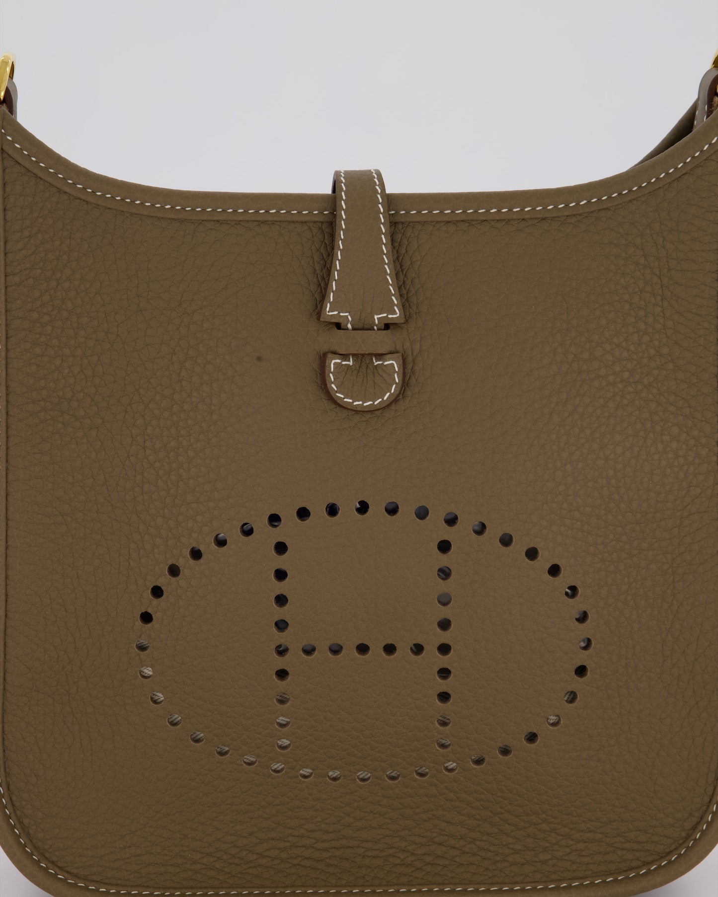 *HOT & RARE* Hermes Evelyne III 23 Bag in Etoupe Taurillon Clemence Leather with Gold Hardware