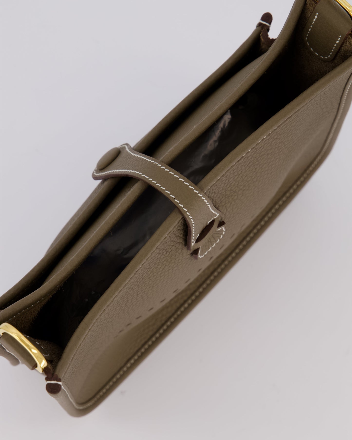 *HOT & RARE* Hermes Evelyne III 23 Bag in Etoupe Taurillon Clemence Leather with Gold Hardware