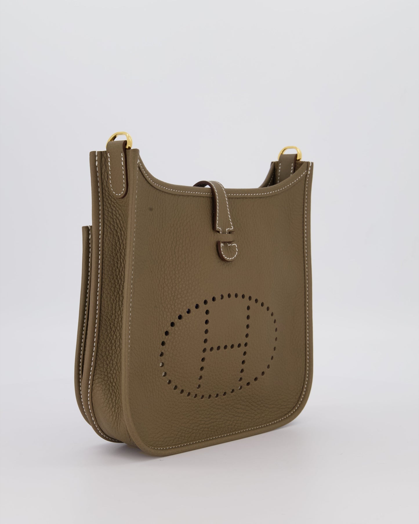 *HOT & RARE* Hermes Evelyne III 23 Bag in Etoupe Taurillon Clemence Leather with Gold Hardware