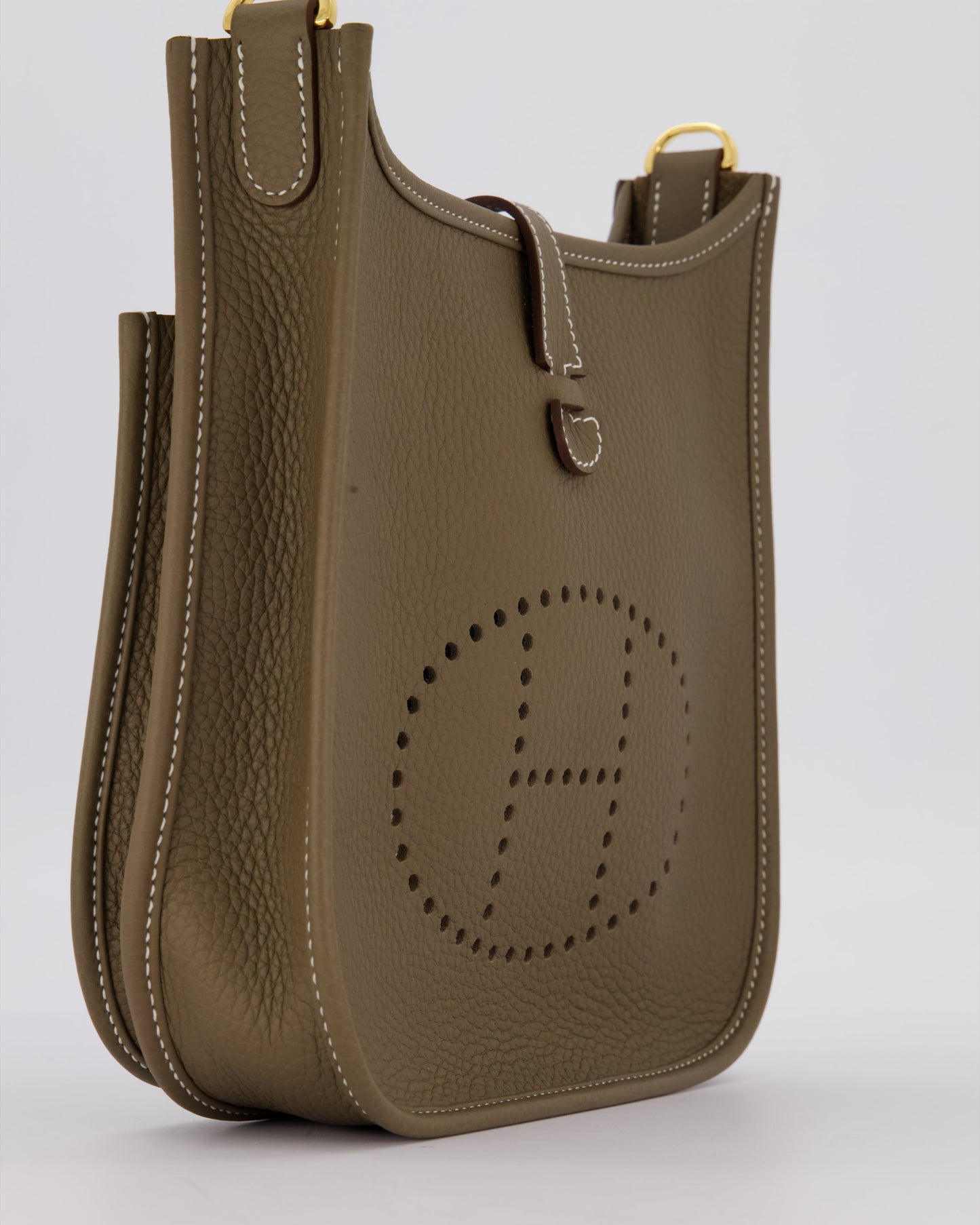 *HOT & RARE* Hermes Evelyne III 23 Bag in Etoupe Taurillon Clemence Leather with Gold Hardware
