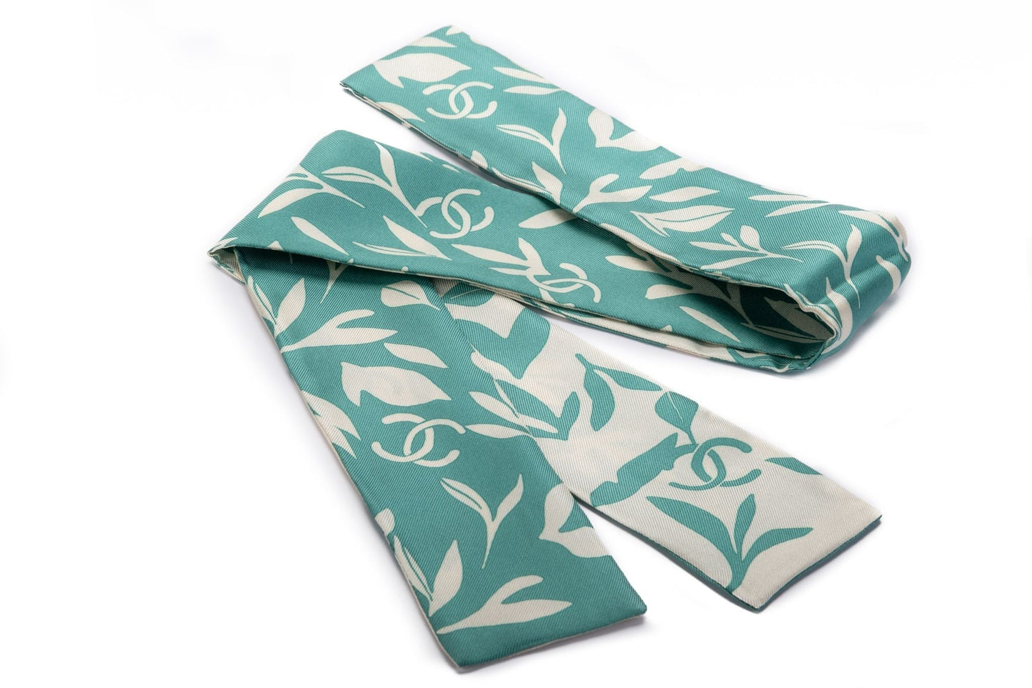 Chanel BN Green White Leaves Silk Twilly
