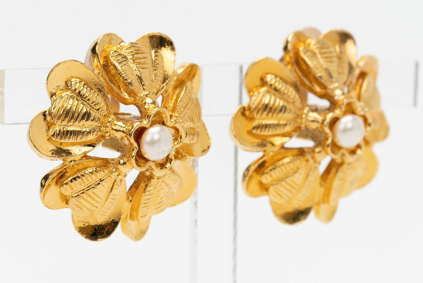 Chanel 70s Vintage Flower Pearl Clip Ons