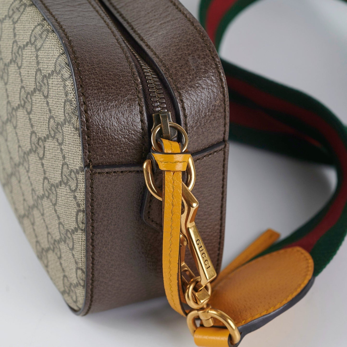 Gucci Neo  Messenger GG Supreme Bag