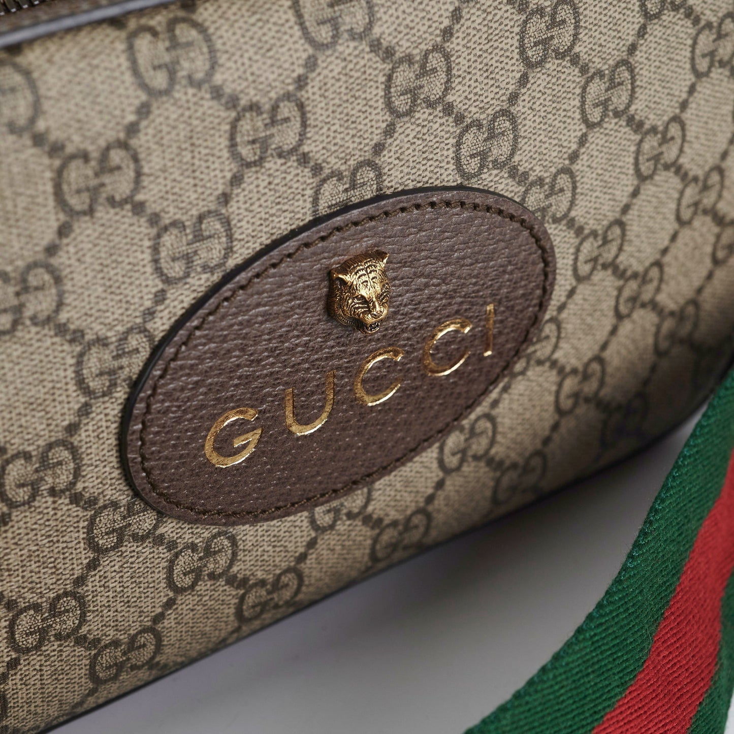 Gucci Neo  Messenger GG Supreme Bag