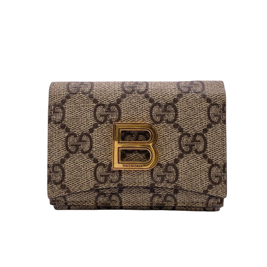 GUCCI Tri-fold wallet 681700 PVC coated canvas beige Balenciaga Compact Wallet GG Supreme logo The Hacker Women