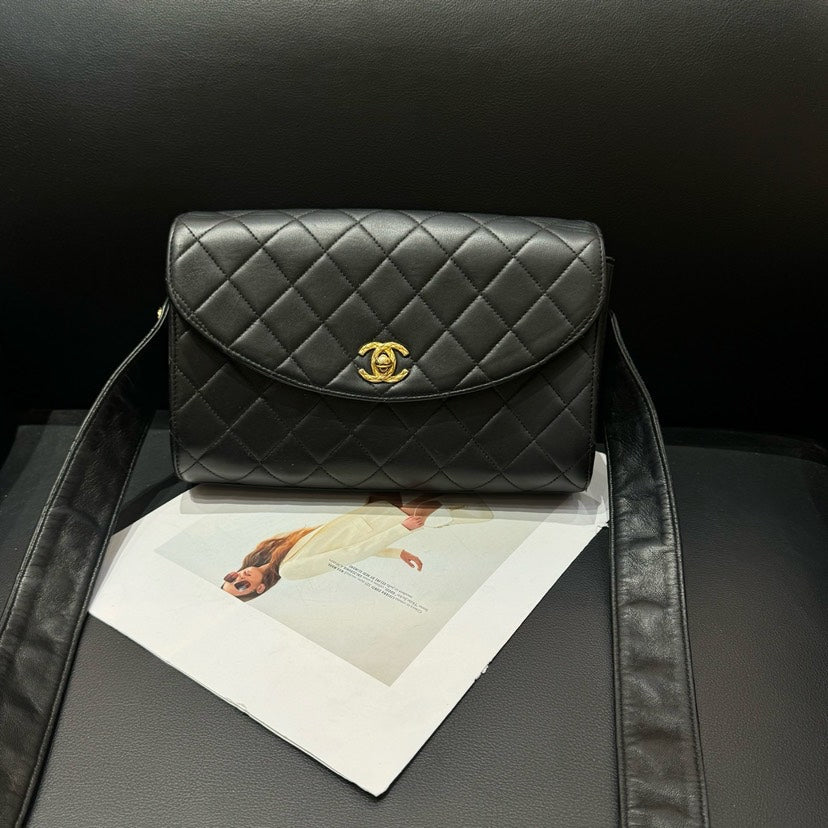 Chanel Black Quilted Leather Crossbody Bag 23x14x8cm