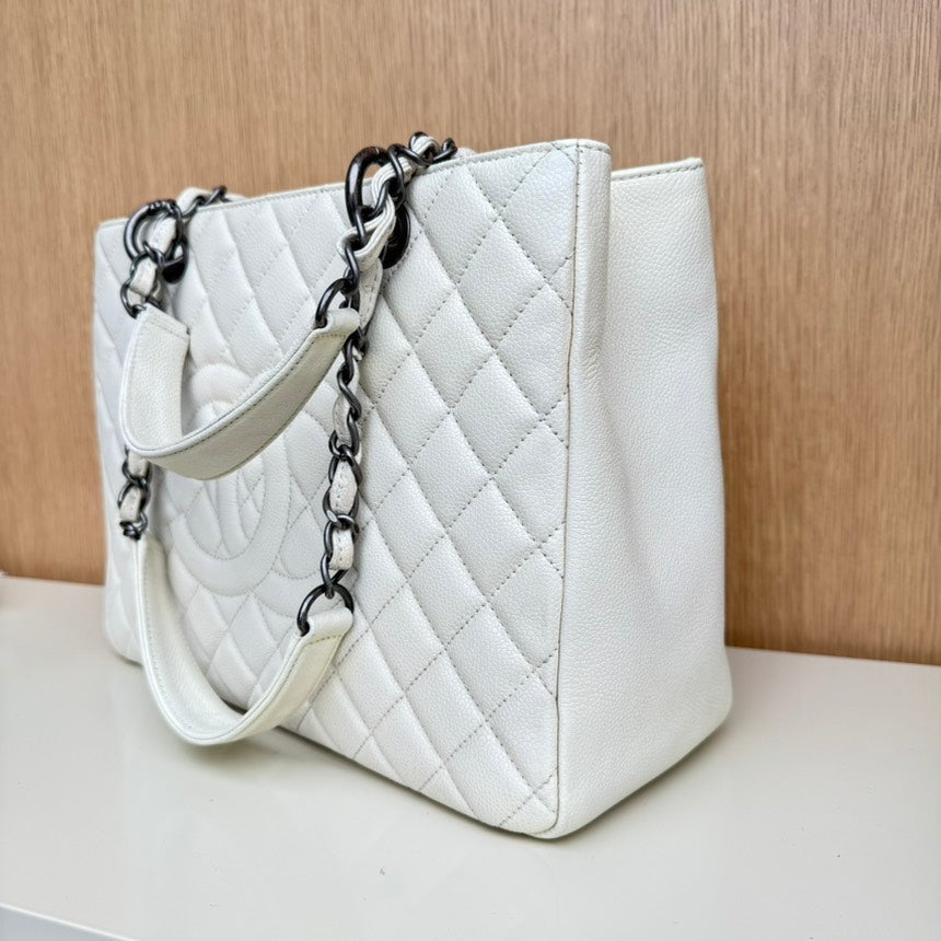 Chanel Shoulder Bag - Tiana Bags